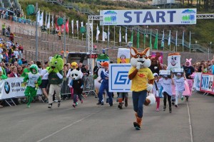 Start der Maskottchen beim Maskottchenrennen des Thüringer Wald Firmenlaufs
