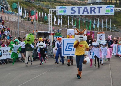 Start der Maskottchen beim Maskottchenrennen des Thüringer Wald Firmenlaufs