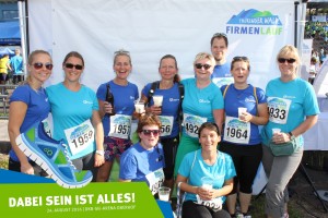 Teilnehmer vom Team der Lebenshilfe Thüringen vor der Fotowand beim Thüringer Wald Firmenlauf 2016 in der DKB-Ski-Arena Oberhof