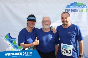 Teilnehmendes Team vor der Fotowand beim Thüringer Wald Firmenlauf 2016 in der DKB-Ski-Arena Oberhof