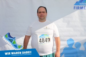 Teilnehmer vor der Fotowand beim Thüringer Wald Firmenlauf 2016 in der DKB-Ski-Arena Oberhof