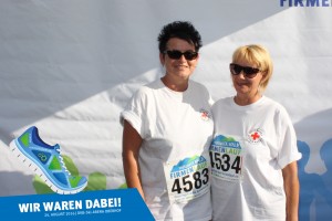 Teilnehmerinnen vor der Fotowand beim Thüringer Wald Firmenlauf 2016 in der DKB-Ski-Arena Oberhof