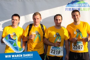 Teilnehmendes Team vor der Fotowand beim Thüringer Wald Firmenlauf 2016 in der DKB-Ski-Arena Oberhof
