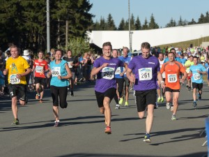 Läufer beim Thüringer Wald Firmenlauf 2016 auf der Strecke