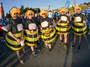 Team von Werra Energie Bad Salzungen in Bienen-Kostümen beim Thüringer Wald Firmenlauf 2016